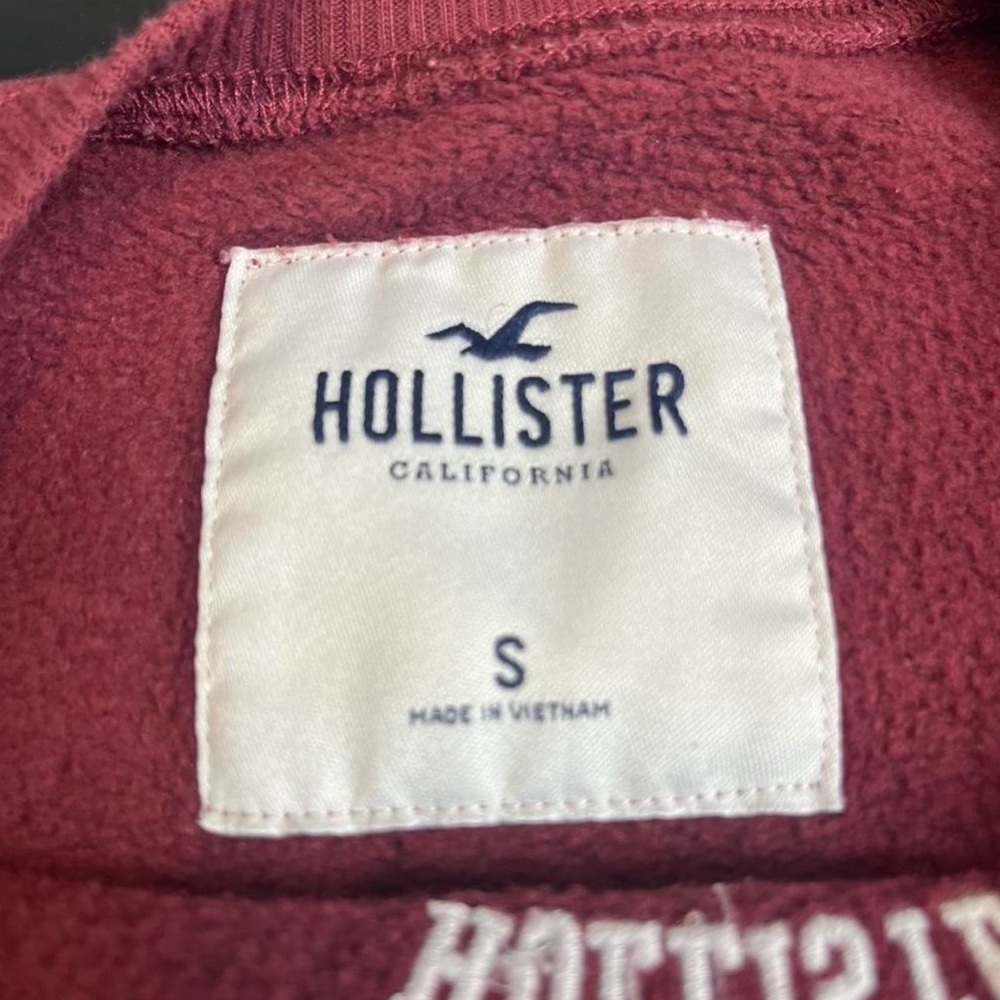 Hollister women’s Burgundy Crewneck Sweater
